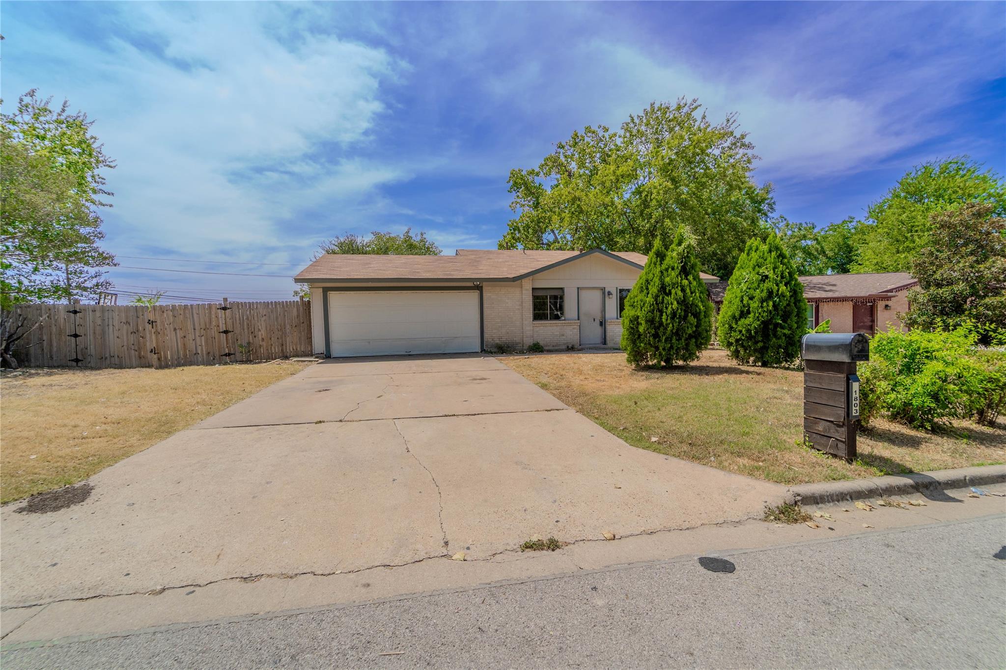 1803 Aberdeen Dr Property Photo 1