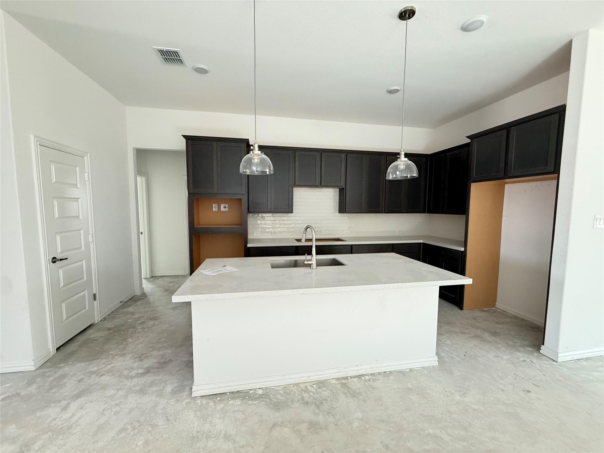 408 Rubber Tree Way Property Photo 3