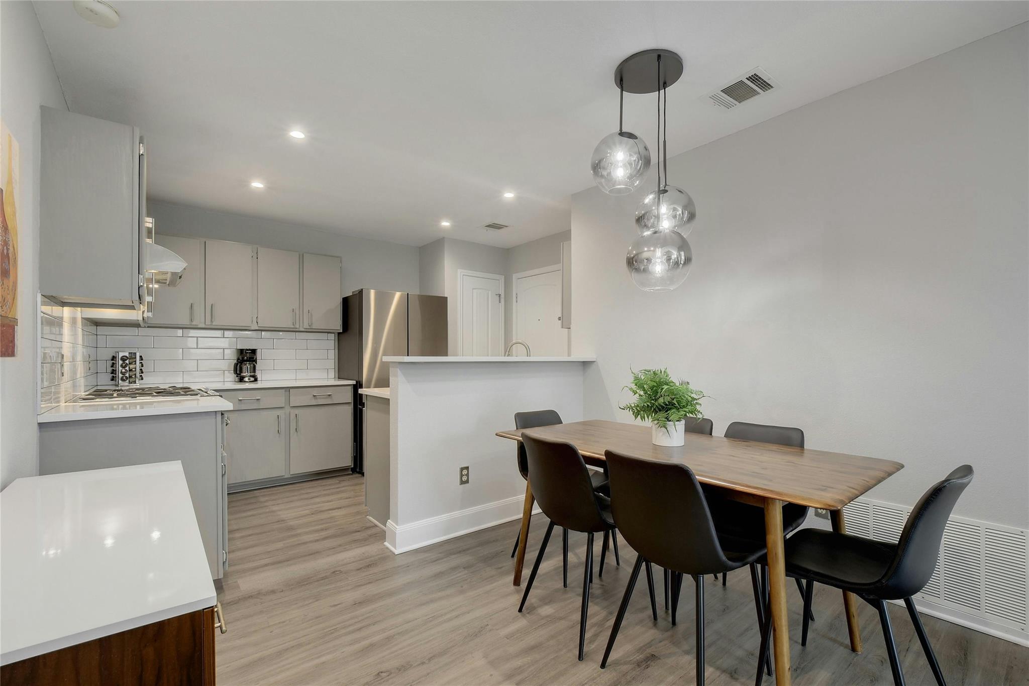 9400881 Property Photo 7