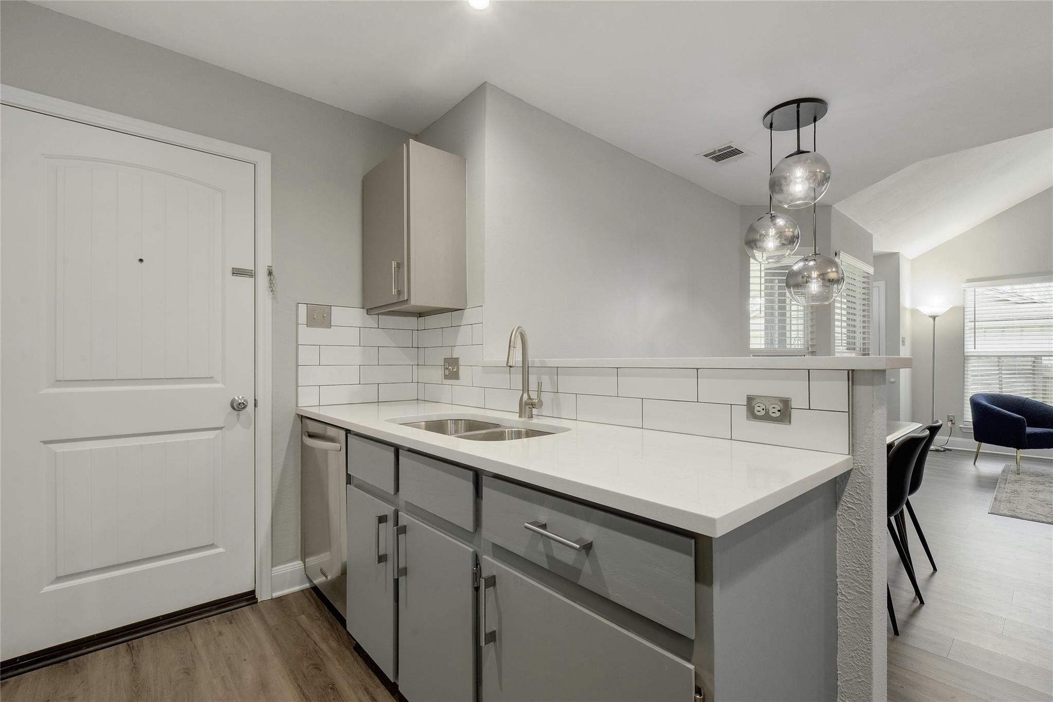 9400881 Property Photo 10