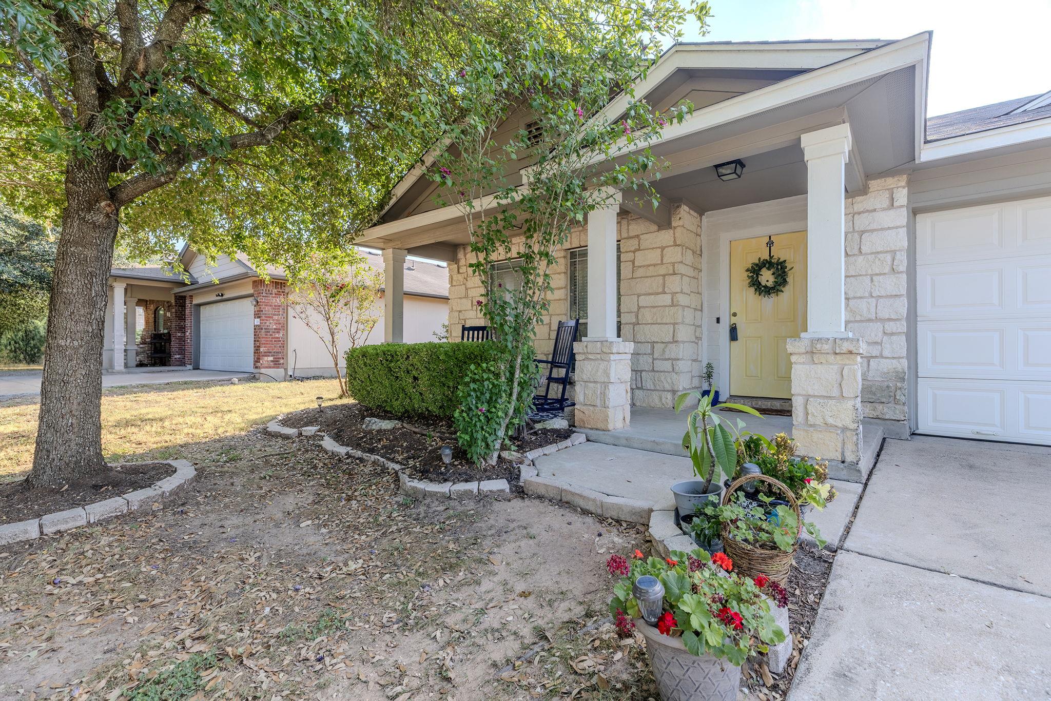 114 Creston St Property Photo 4