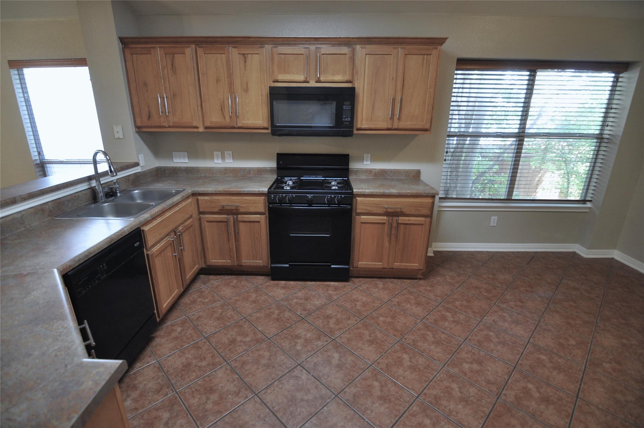 1830 Paradise Ridge Dr Property Photo 6