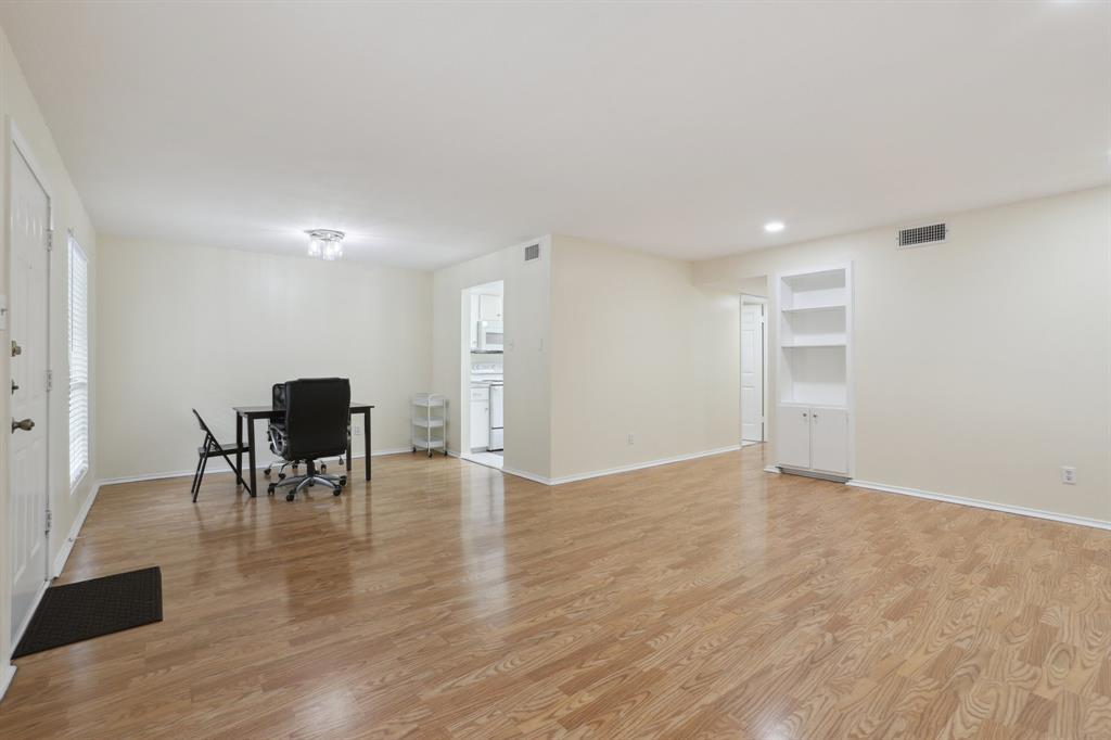 2401 Leon St #210 Property Photo 8