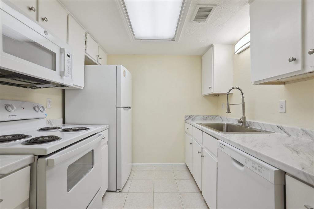 2401 Leon St #210 Property Photo 13