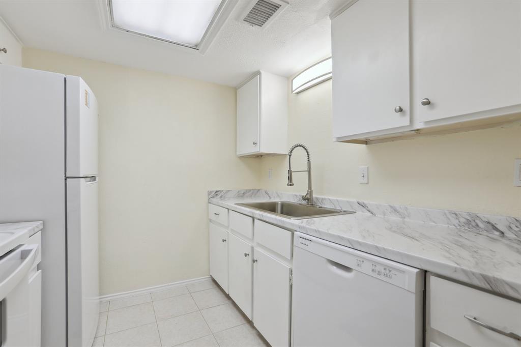 2401 Leon St #210 Property Photo 14