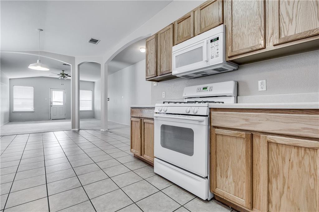 602 Golden Gate Dr Property Photo 3