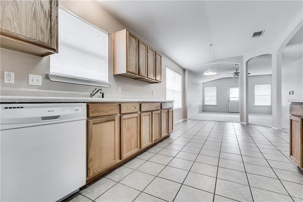 602 Golden Gate Dr Property Photo 4