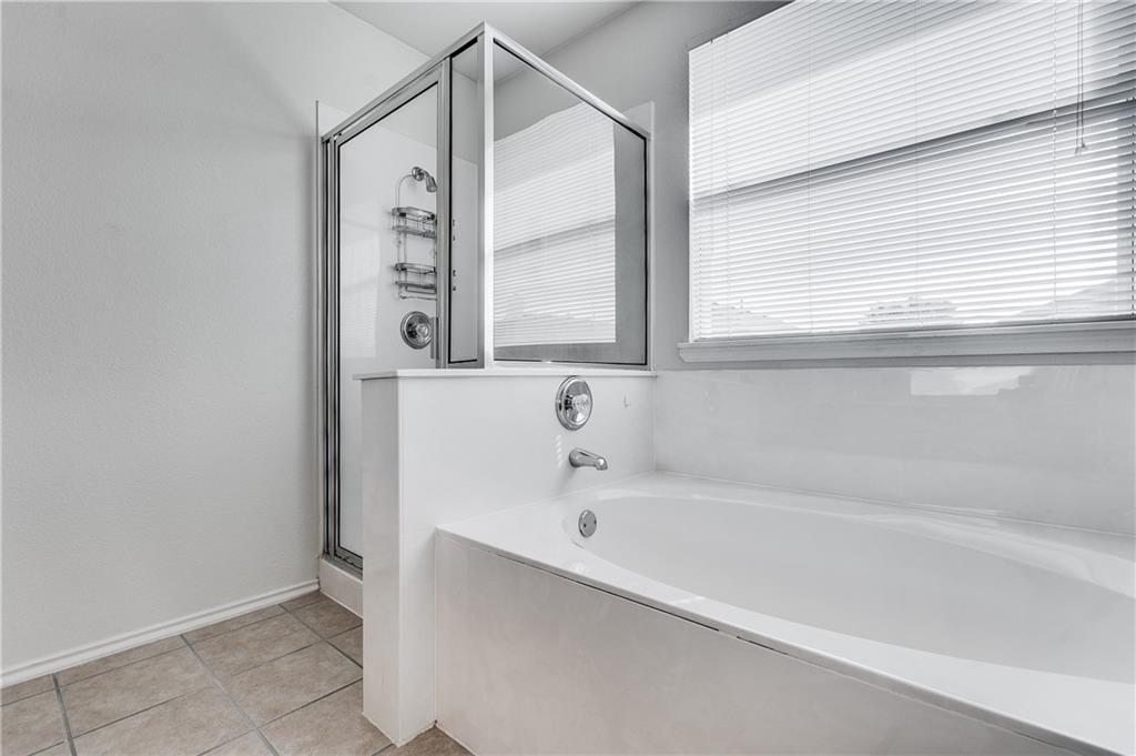 602 Golden Gate Dr Property Photo 16