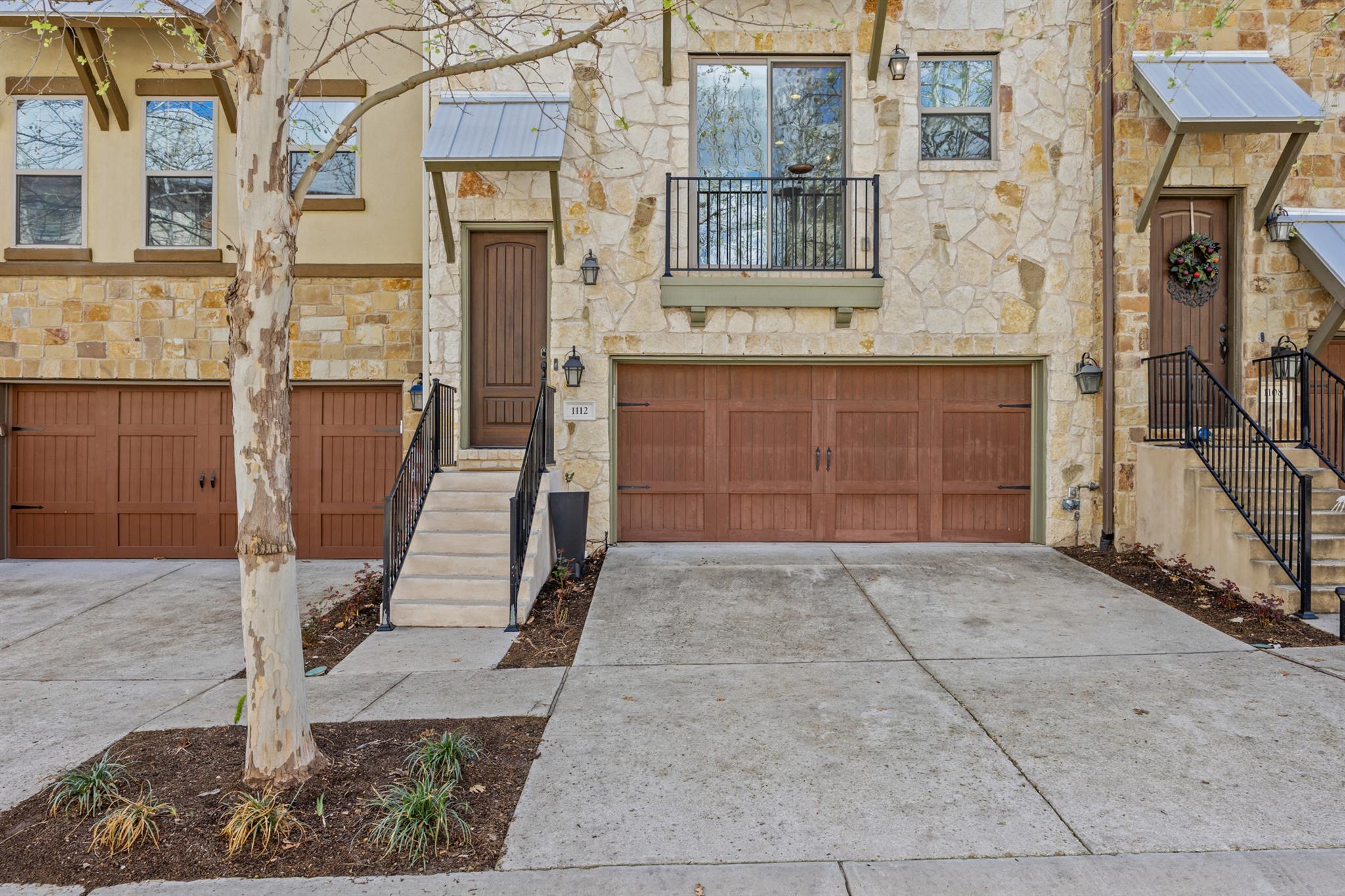 1112 Highknoll Ln Property Photo 6