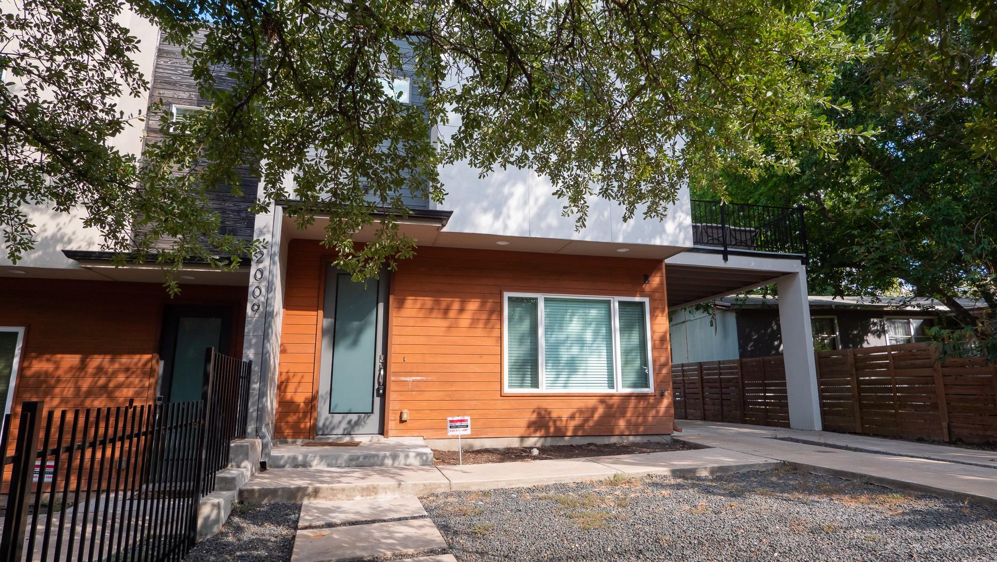 2009 Uphill Ln #b Property Photo 2