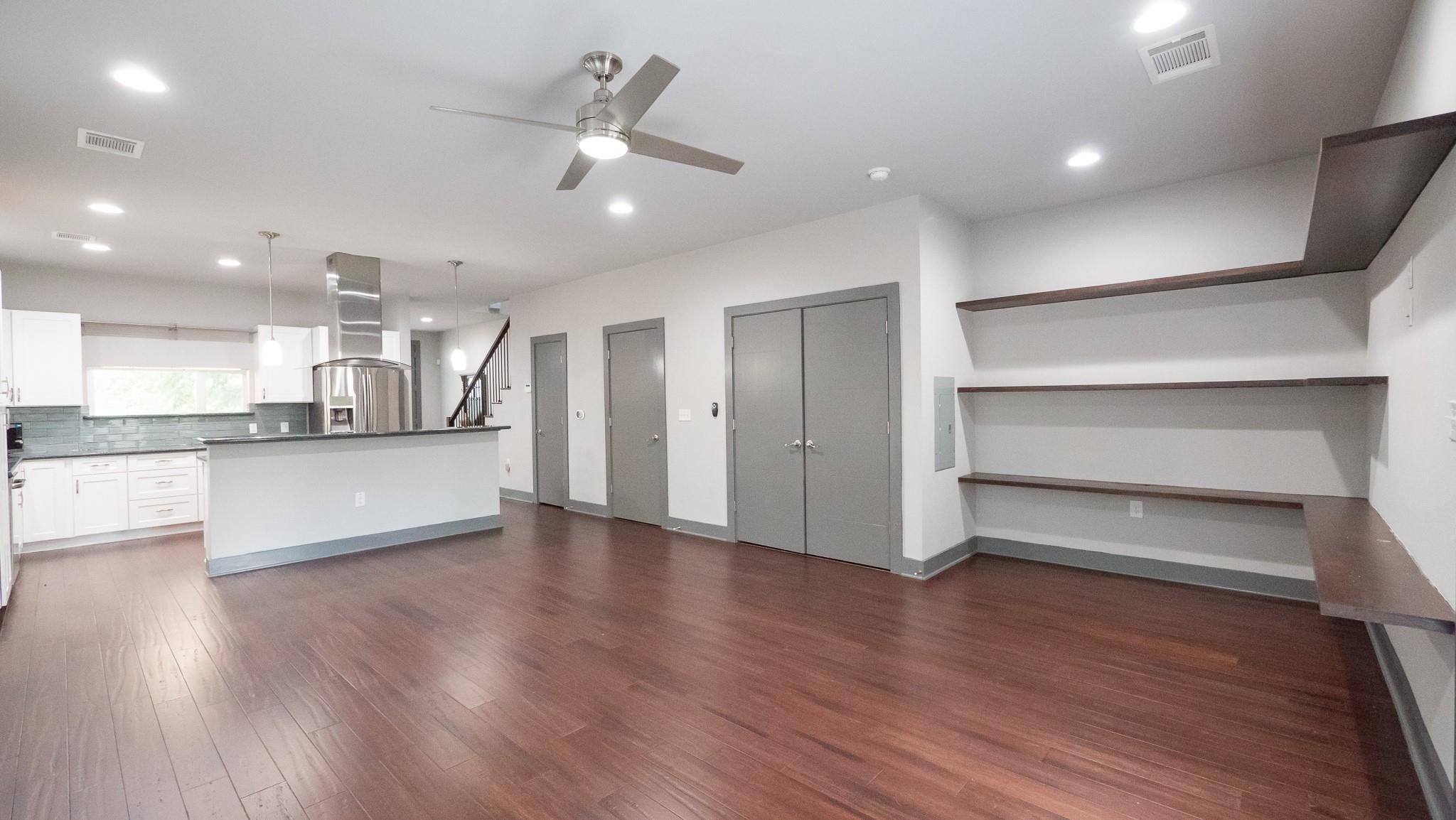 2009 Uphill Ln #b Property Photo 3