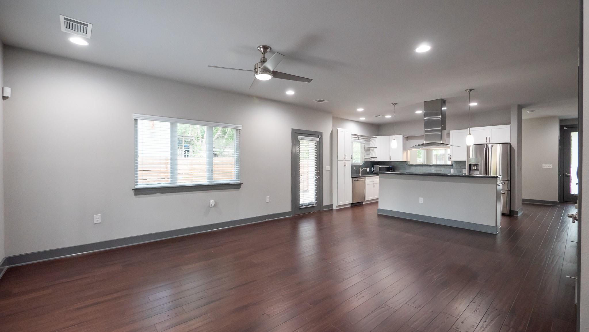 2009 Uphill Ln #b Property Photo 5