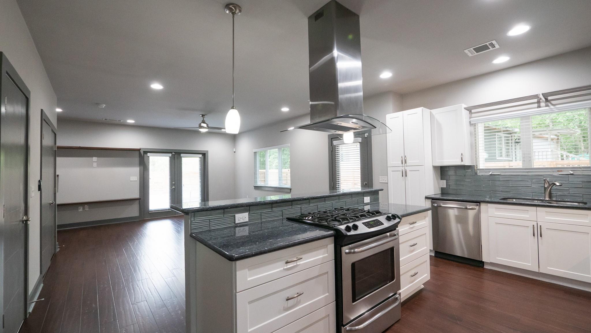 2009 Uphill Ln #b Property Photo 6
