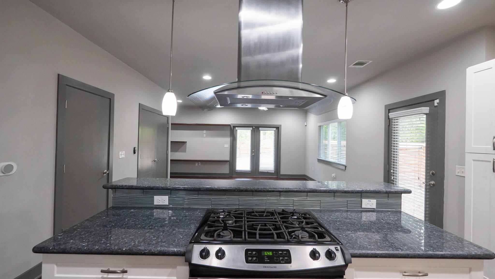 2009 Uphill Ln #b Property Photo 8