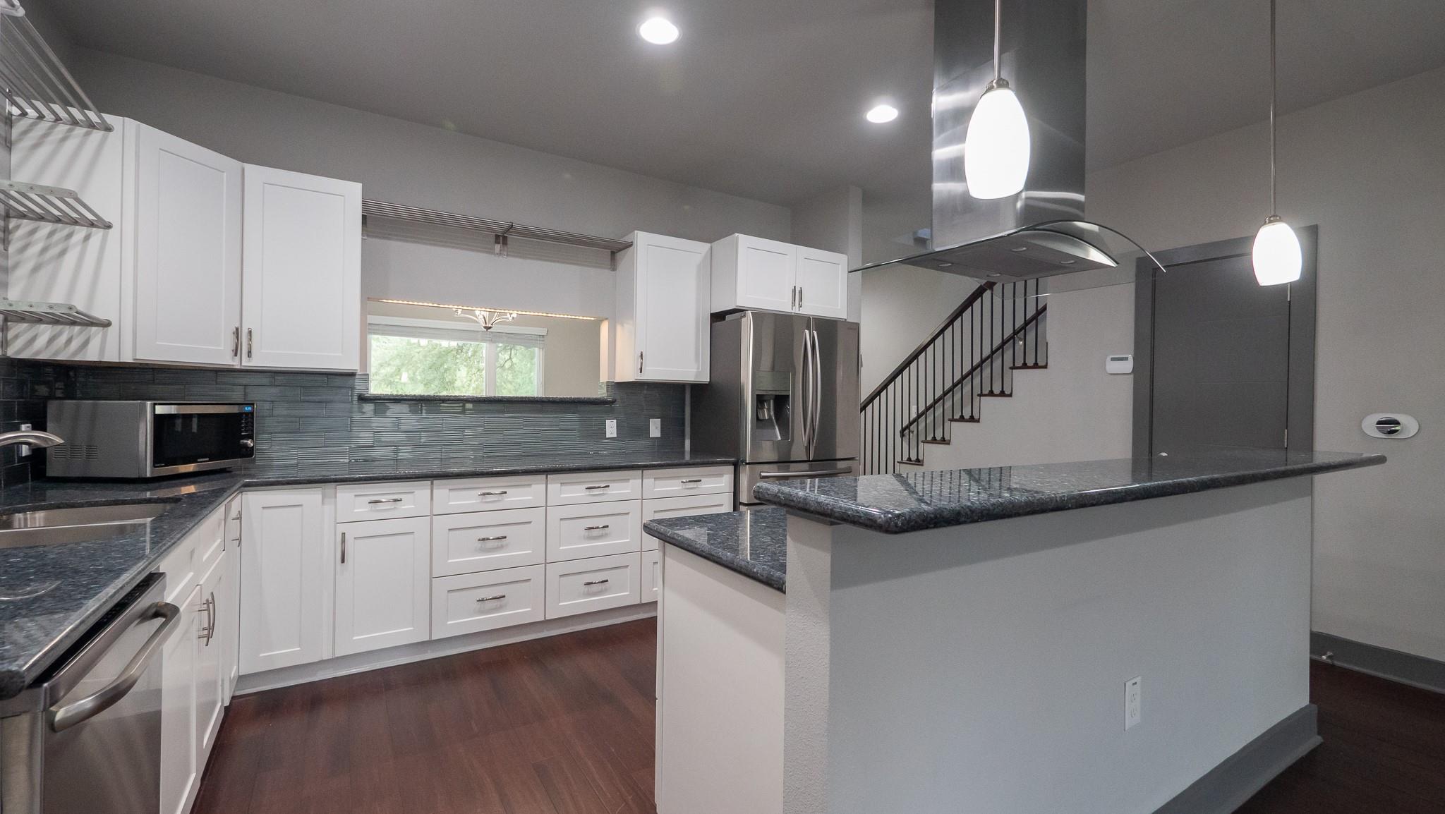 2009 Uphill Ln #b Property Photo 9