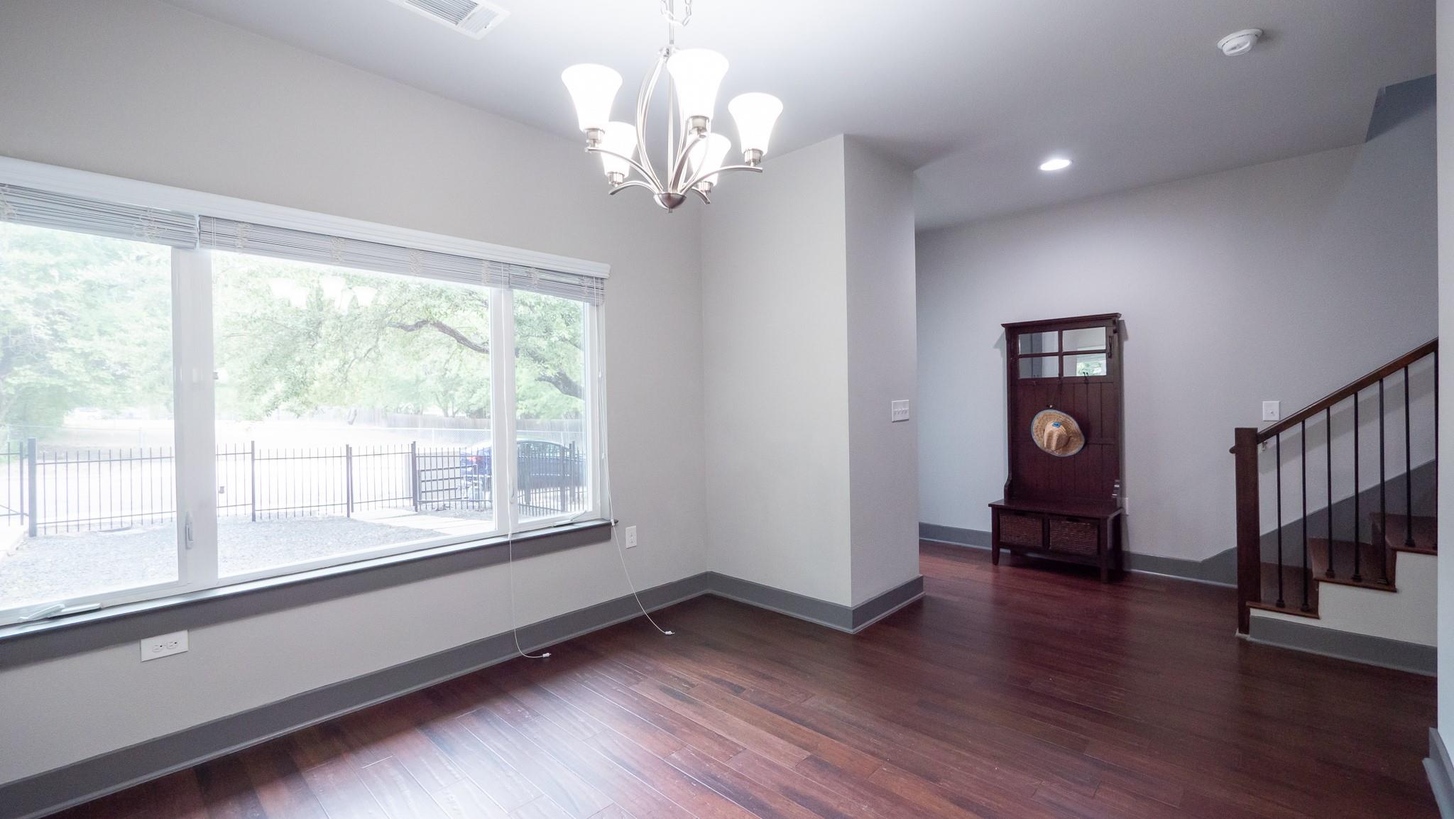 2009 Uphill Ln #b Property Photo 11