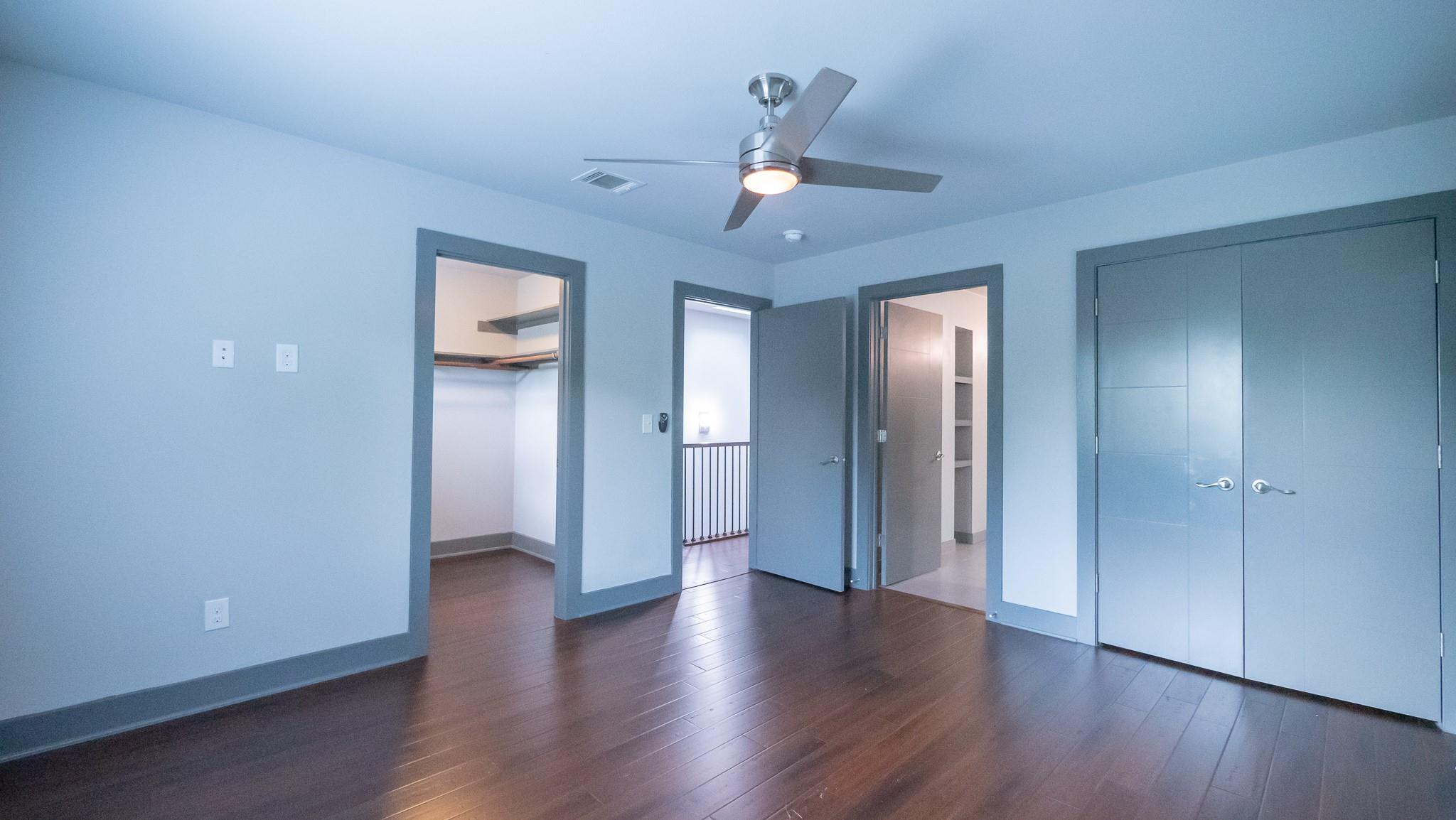 2009 Uphill Ln #b Property Photo 15