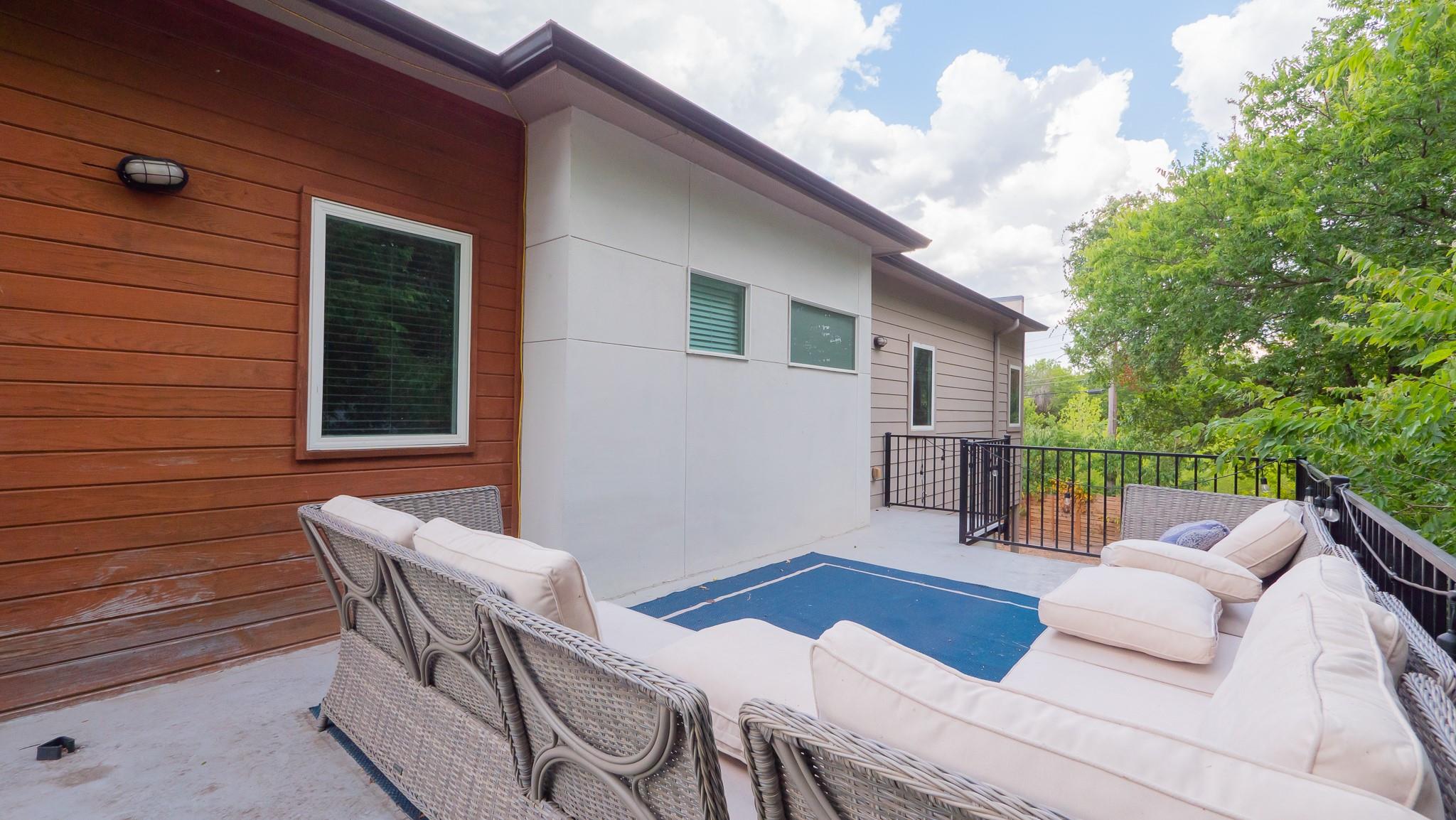 2009 Uphill Ln #b Property Photo 25