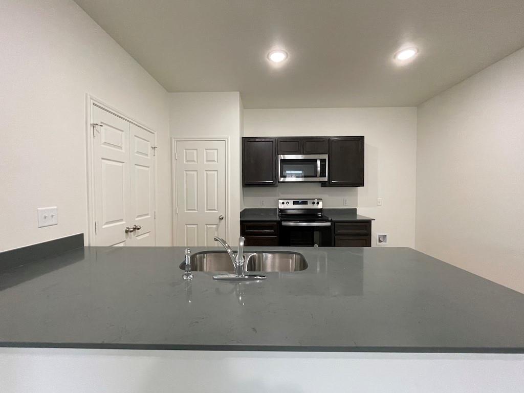 2317 Zanoletti Ct #b Property Photo 10