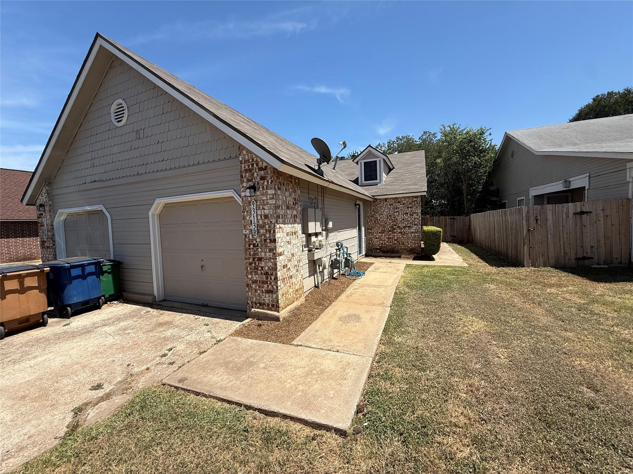 9313 Kempler Dr #b Property Photo 1