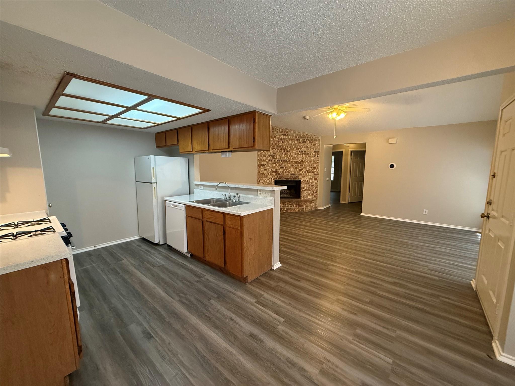 9313 Kempler Dr #b Property Photo 3