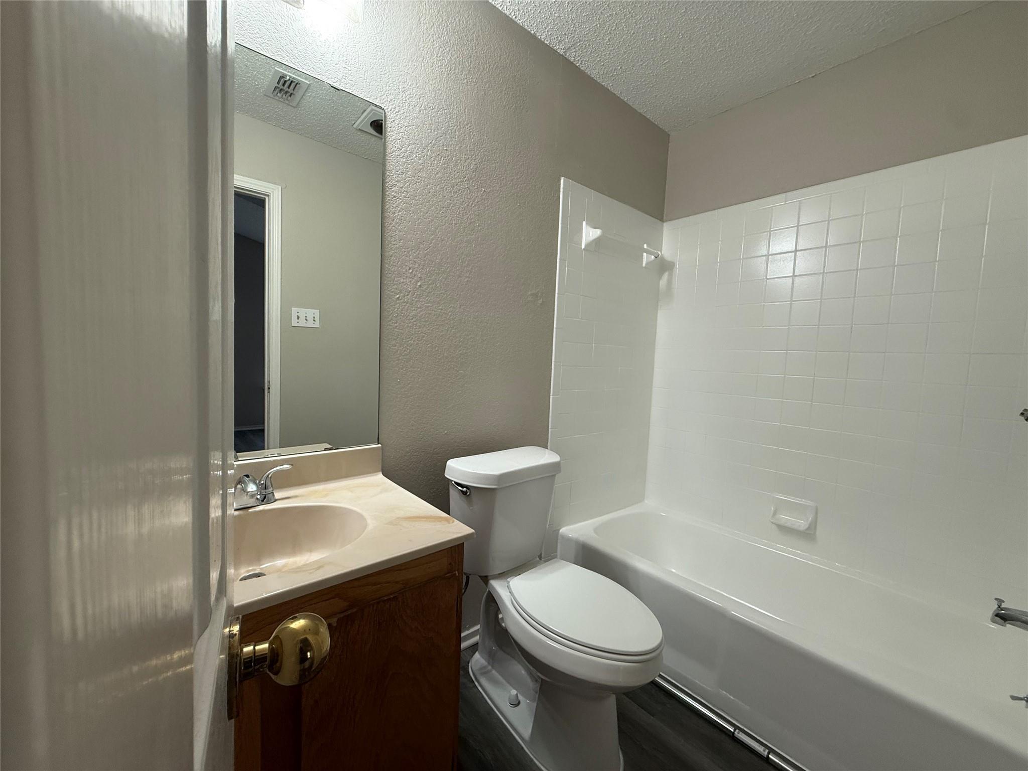 9313 Kempler Dr #b Property Photo 4