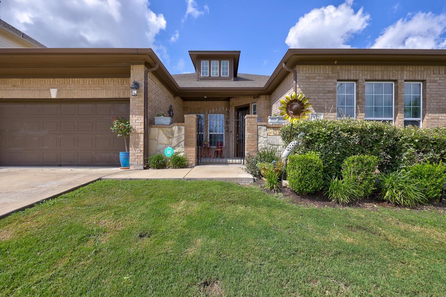 422 Betony Loop Property Photo 1