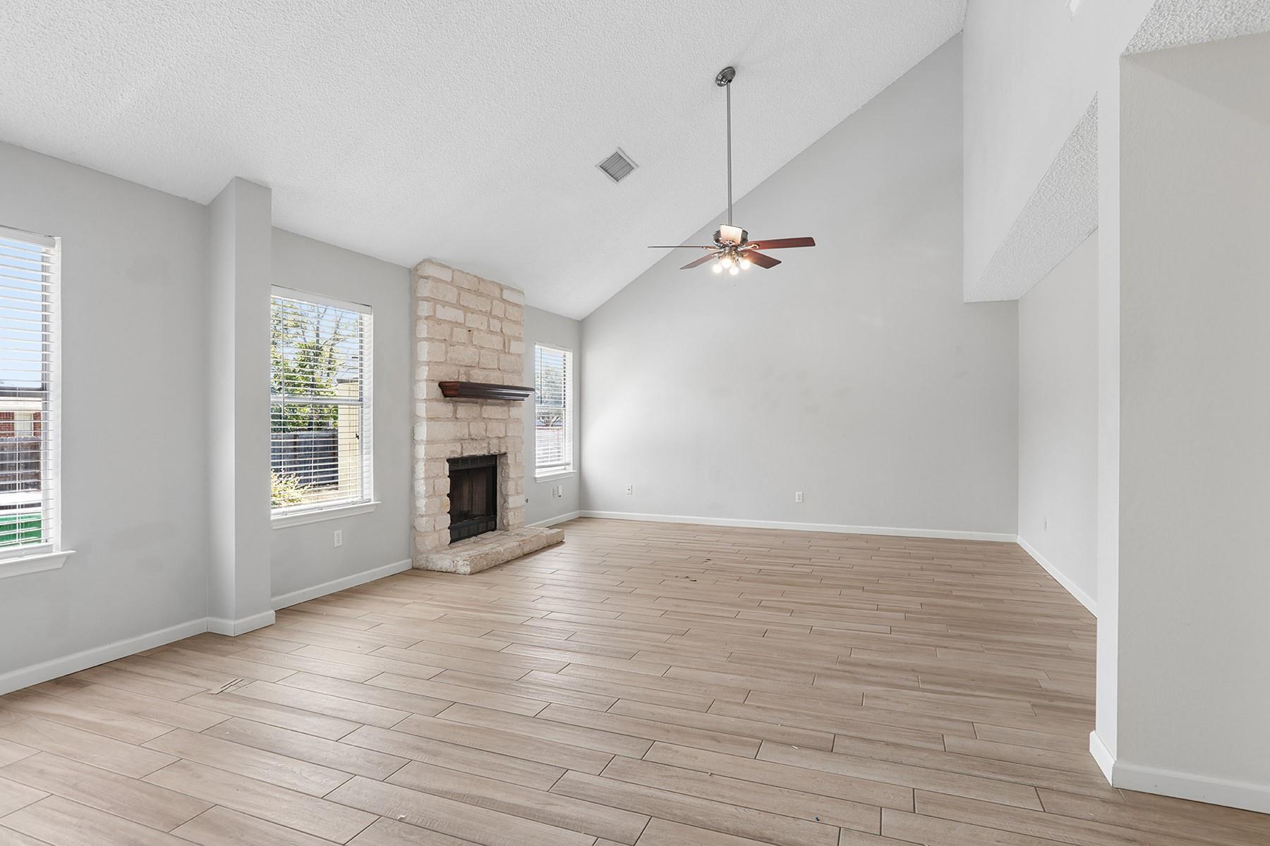 15301 Ecorio Dr Property Photo 6
