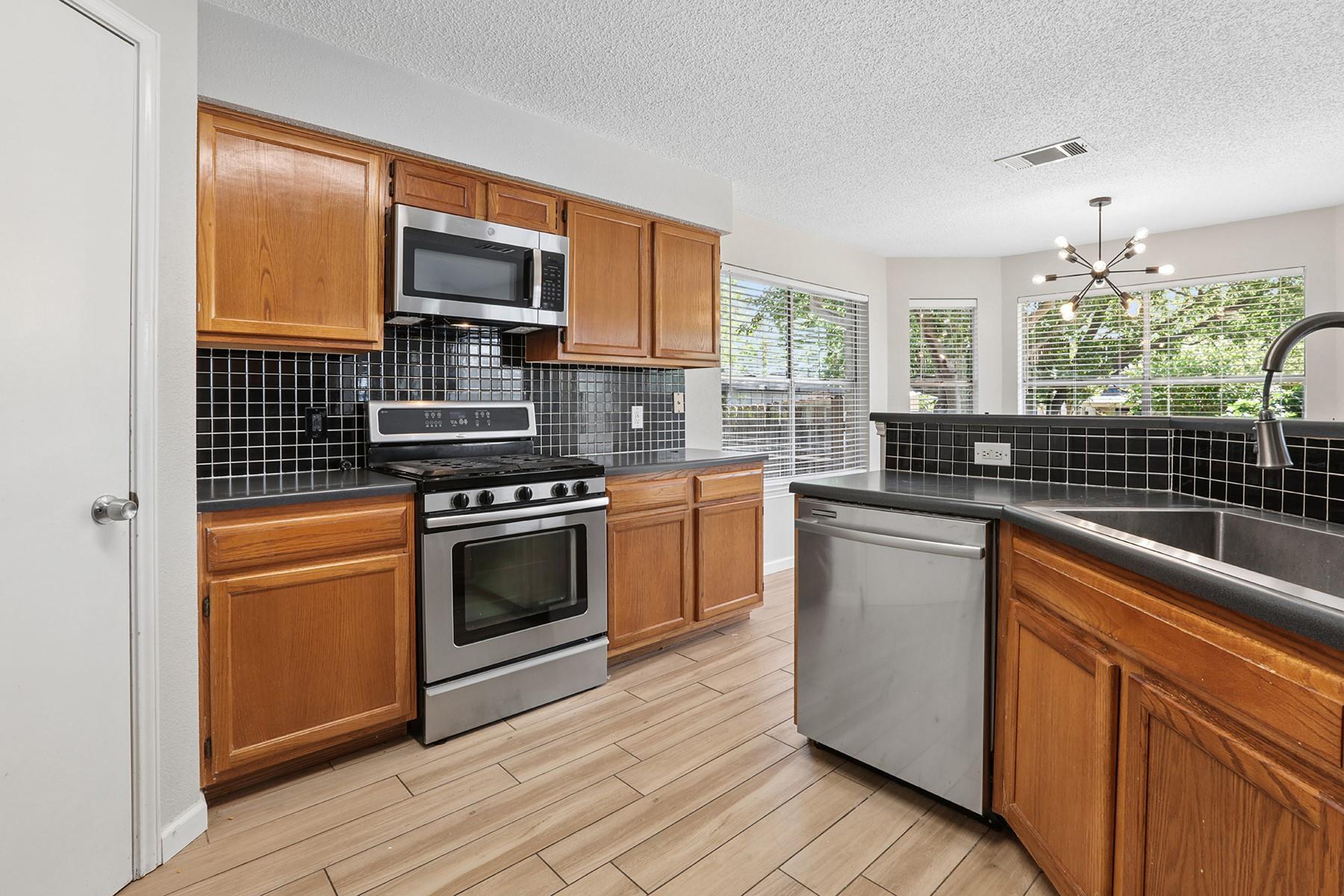 15301 Ecorio Dr Property Photo 11