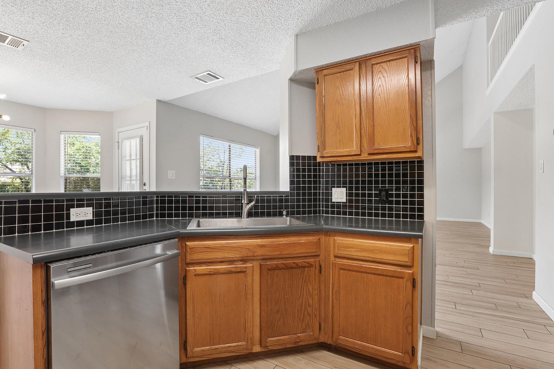15301 Ecorio Dr Property Photo 12