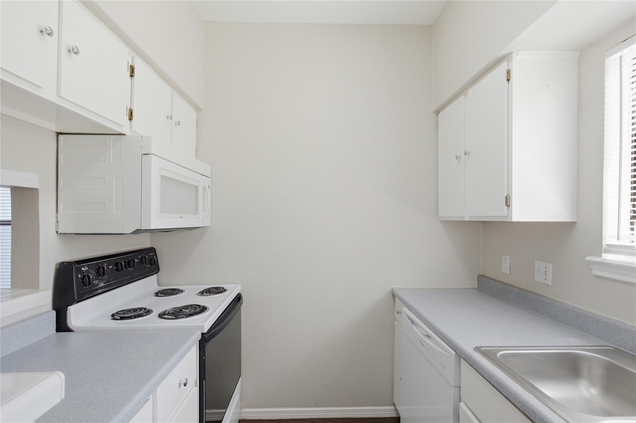 2405 West Slaughter Ln Property Photo 8