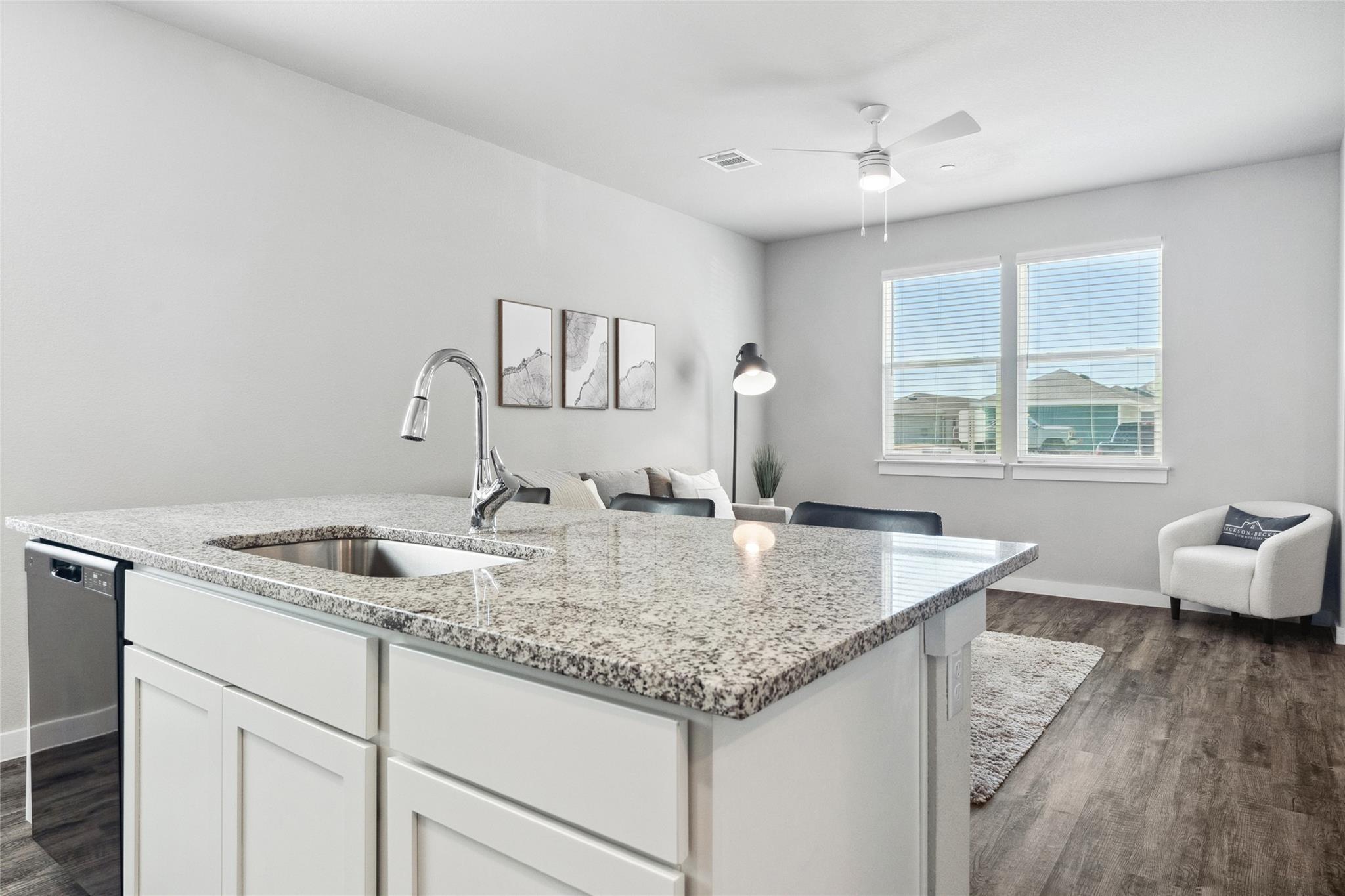 705 Apache Trl #411 Property Photo 5