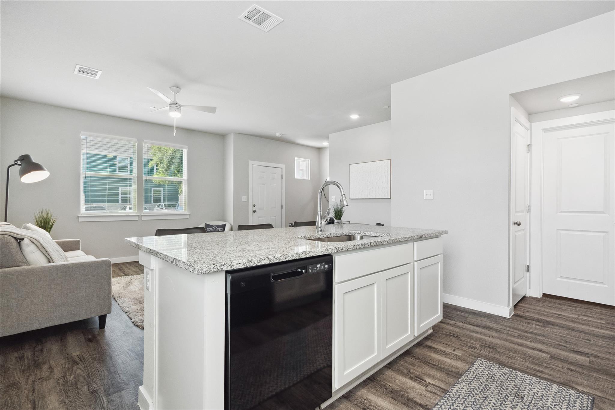 705 Apache Trl #411 Property Photo 6