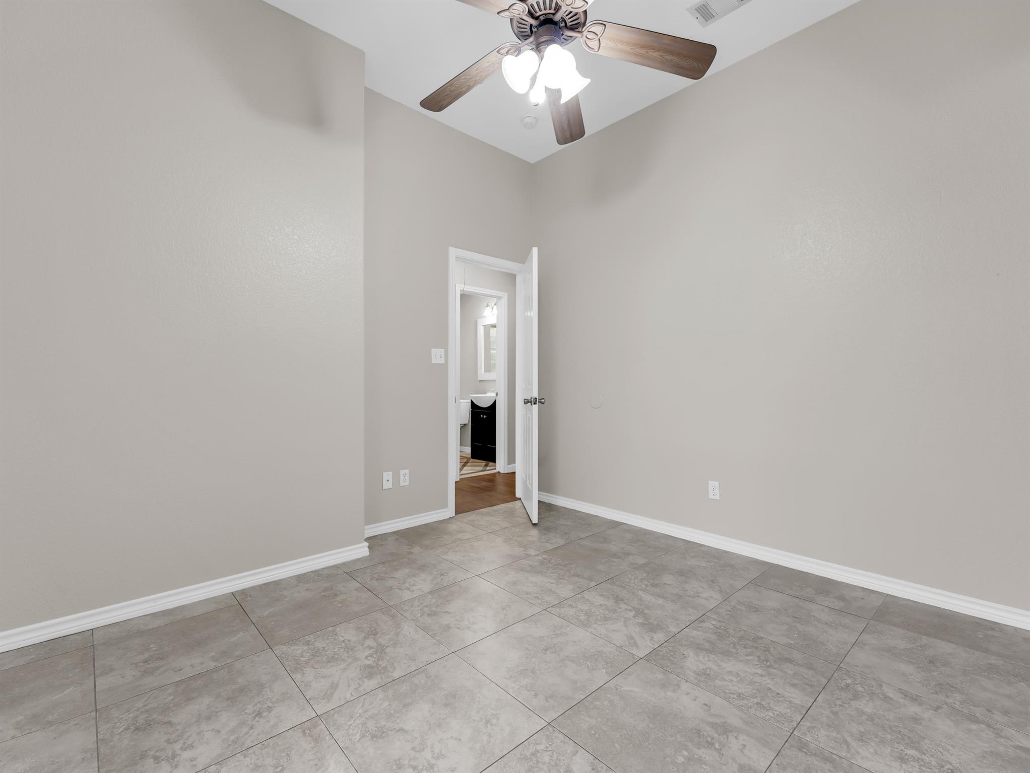84 Thomas Dr Property Photo 22