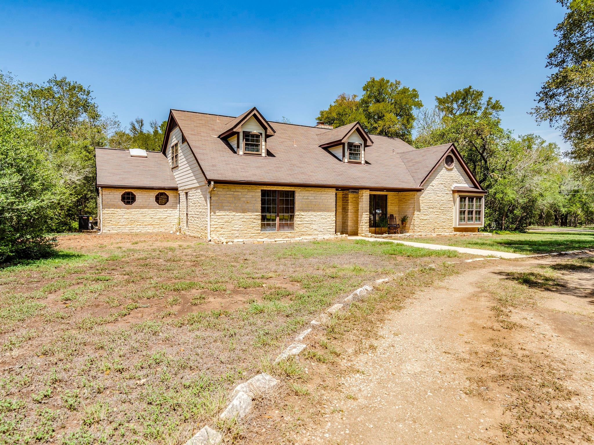 1112 Live Oak Loop Property Photo 1