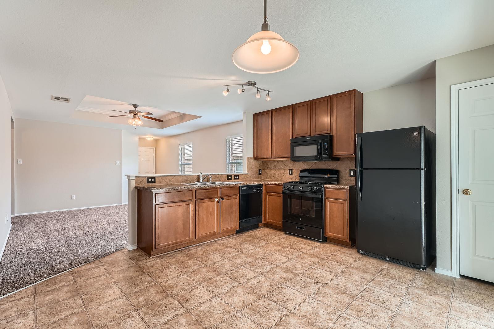 315 Moonwalker Trl Property Photo 3