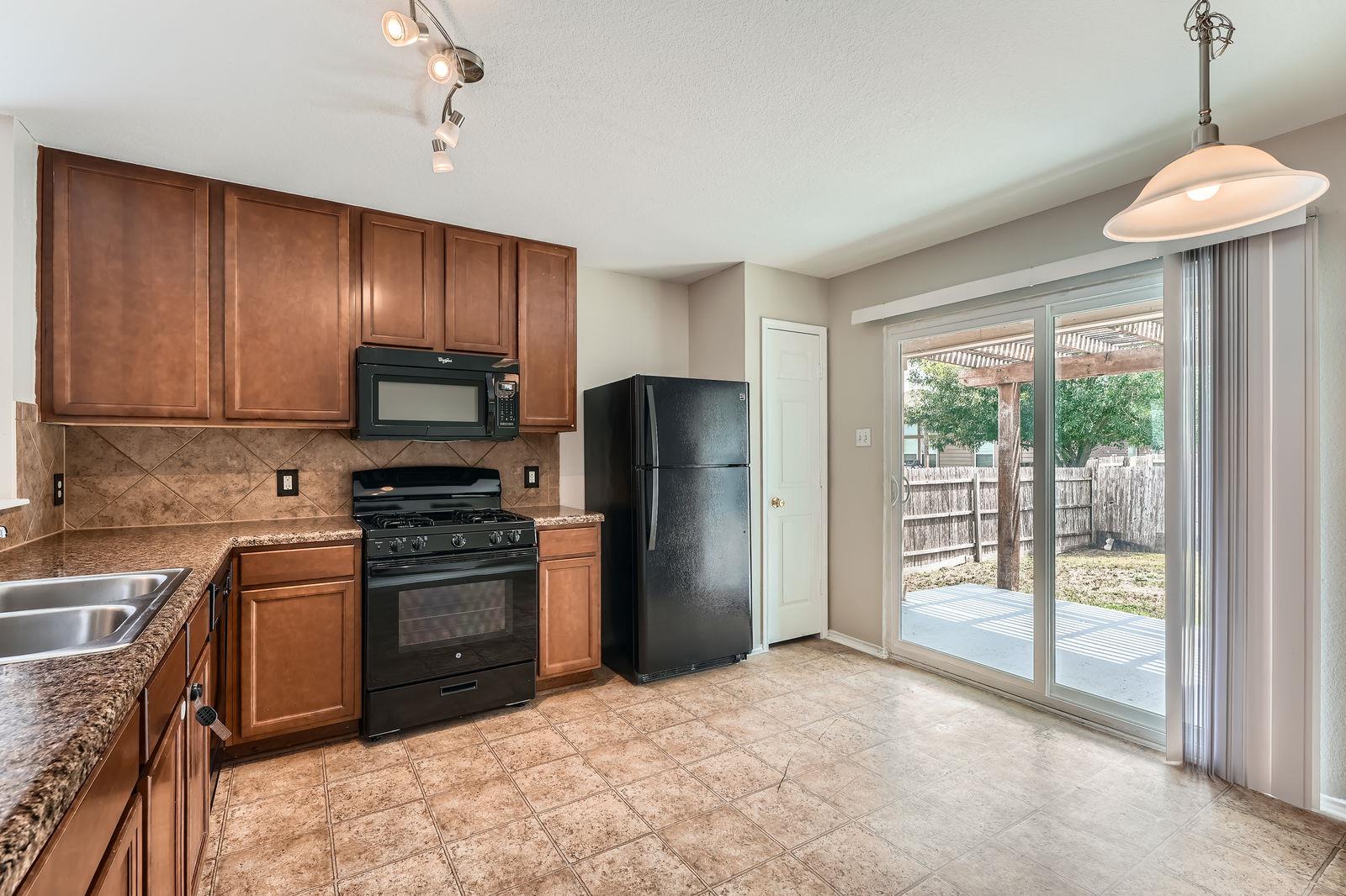 315 Moonwalker Trl Property Photo 4