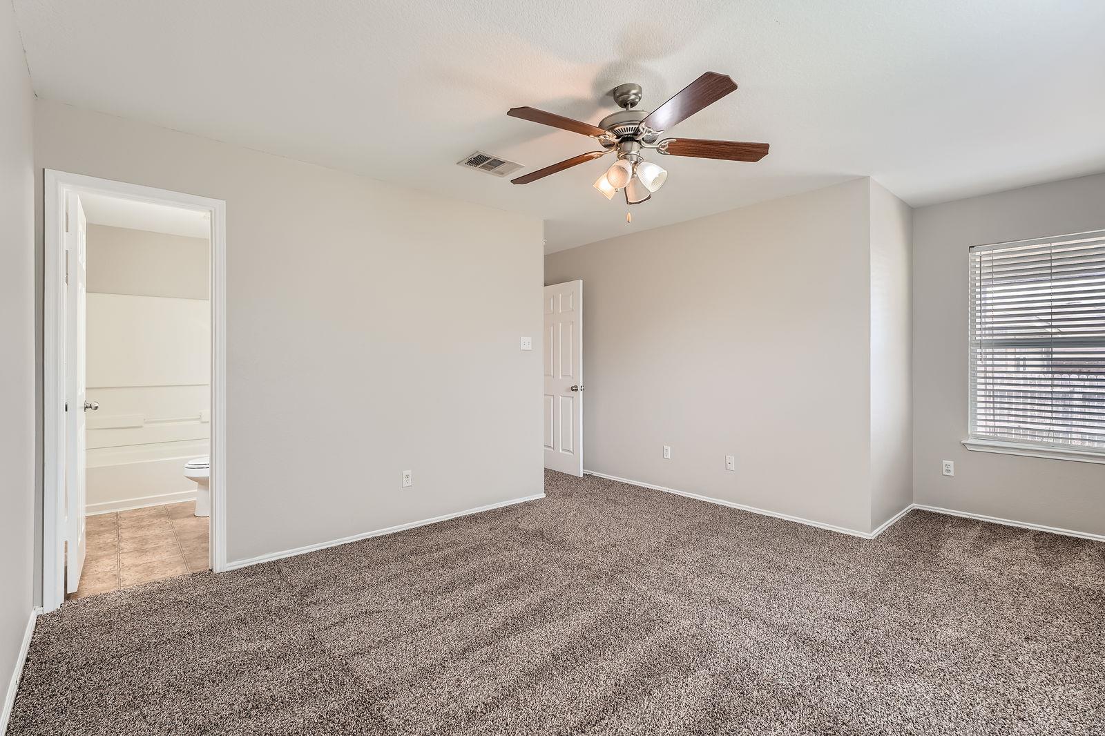315 Moonwalker Trl Property Photo 5