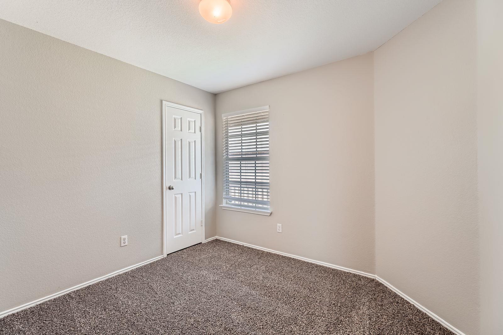 315 Moonwalker Trl Property Photo 7
