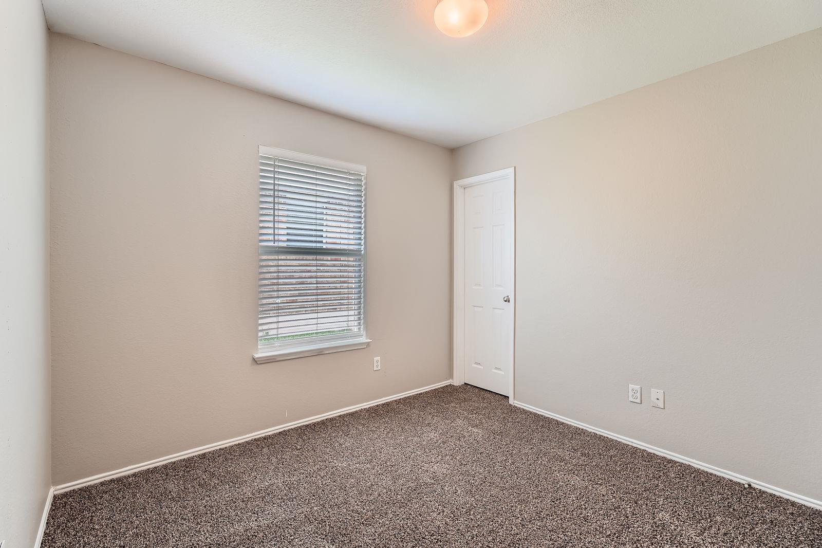 315 Moonwalker Trl Property Photo 8