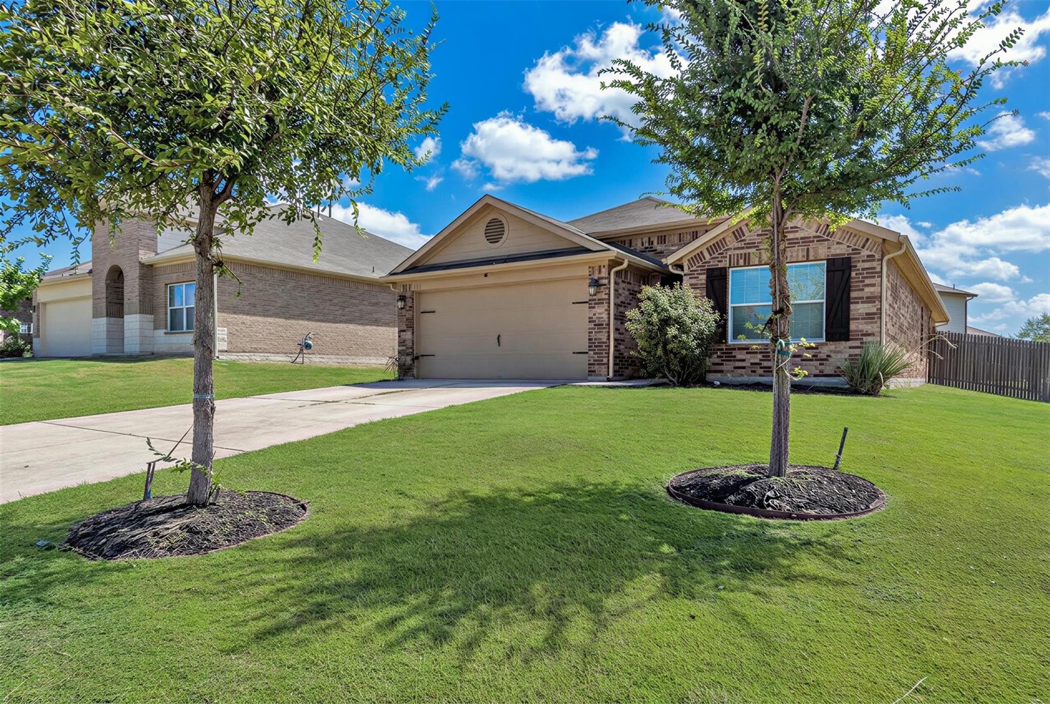 176 Dusky Thrush Dr Property Photo 1