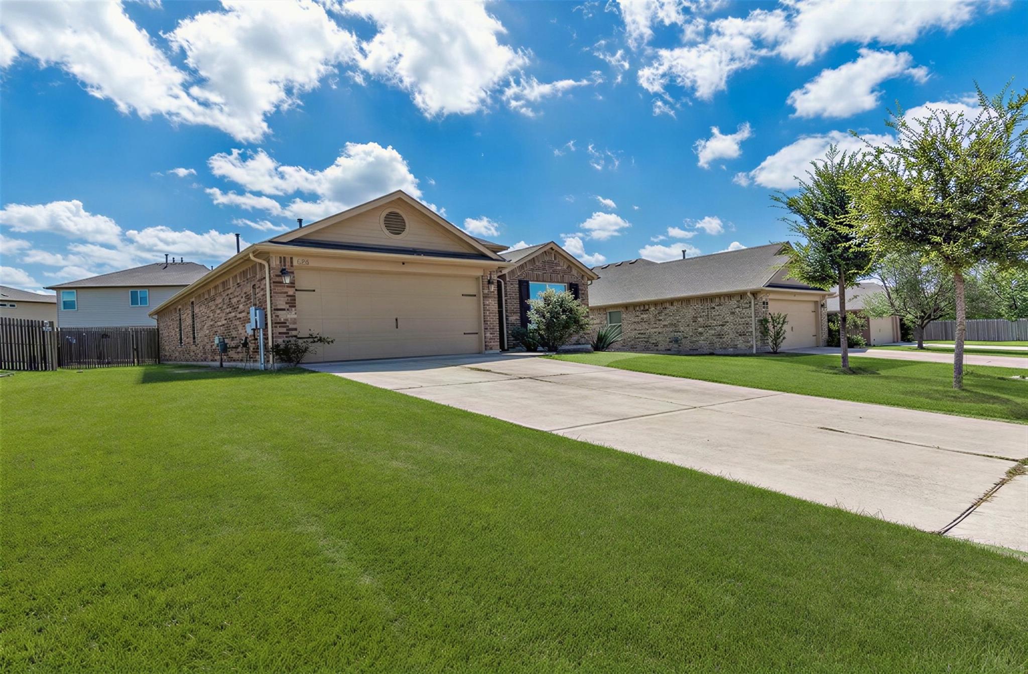 176 Dusky Thrush Dr Property Photo 2