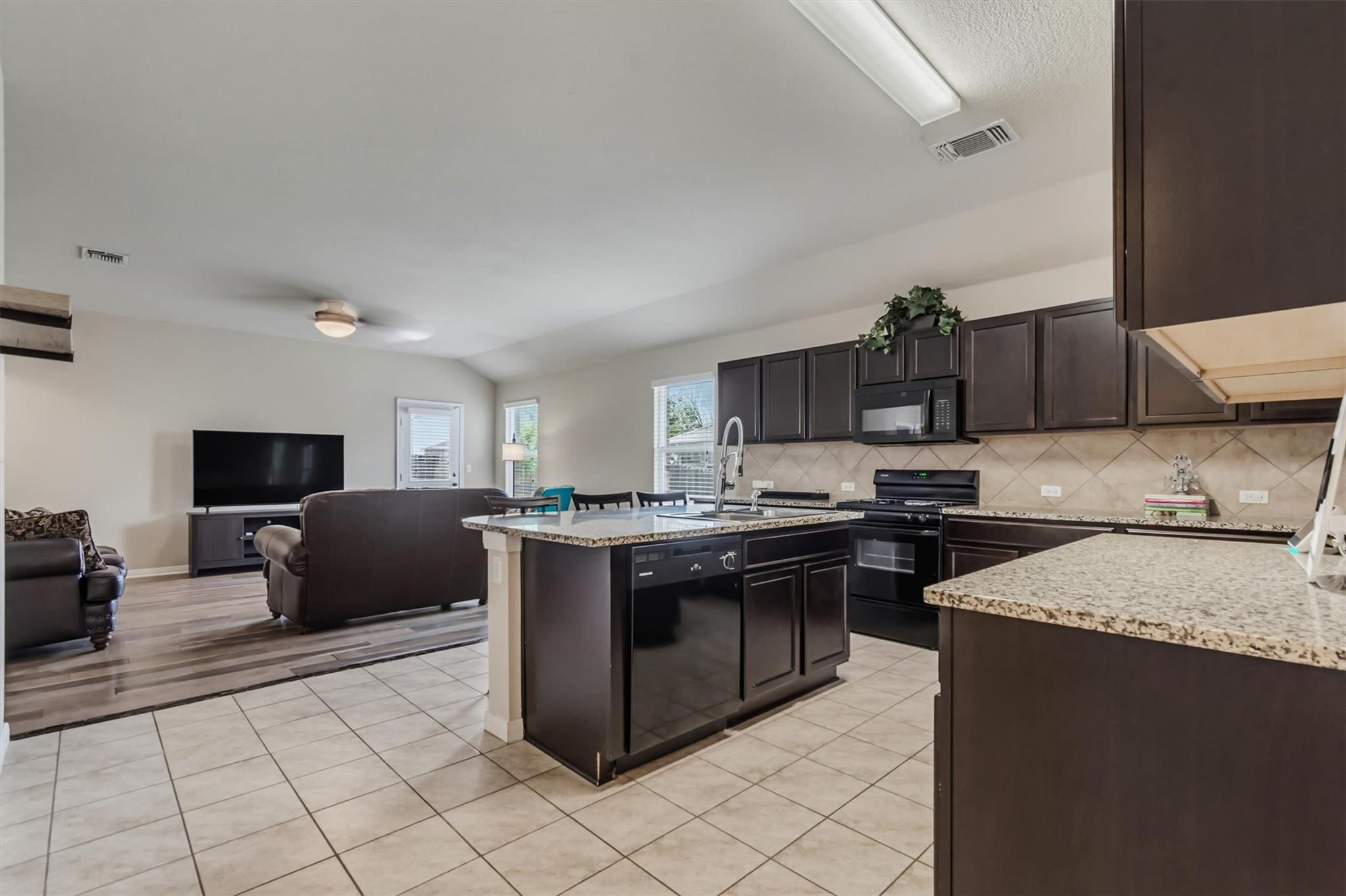 176 Dusky Thrush Dr Property Photo 12