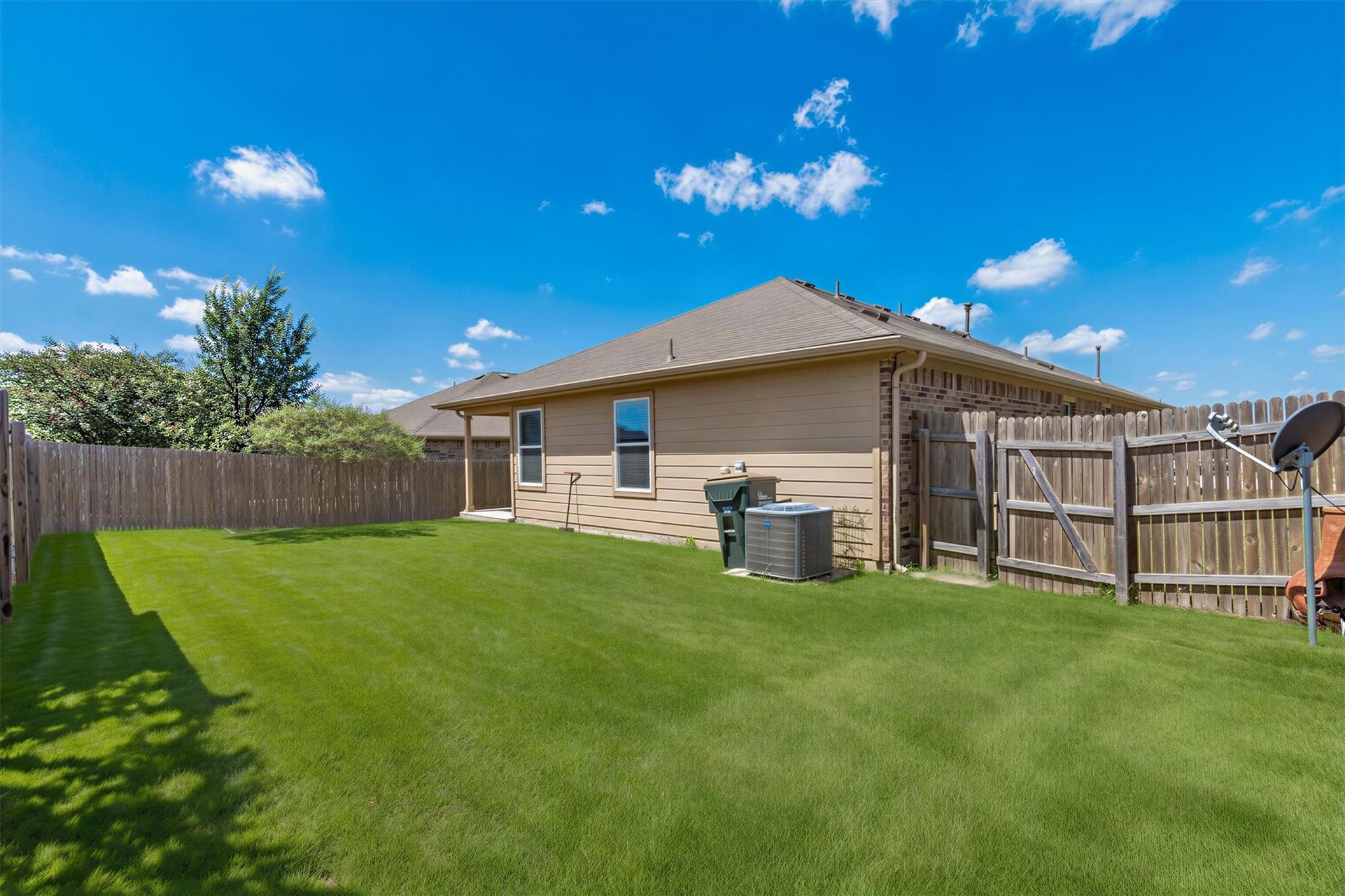 176 Dusky Thrush Dr Property Photo 23