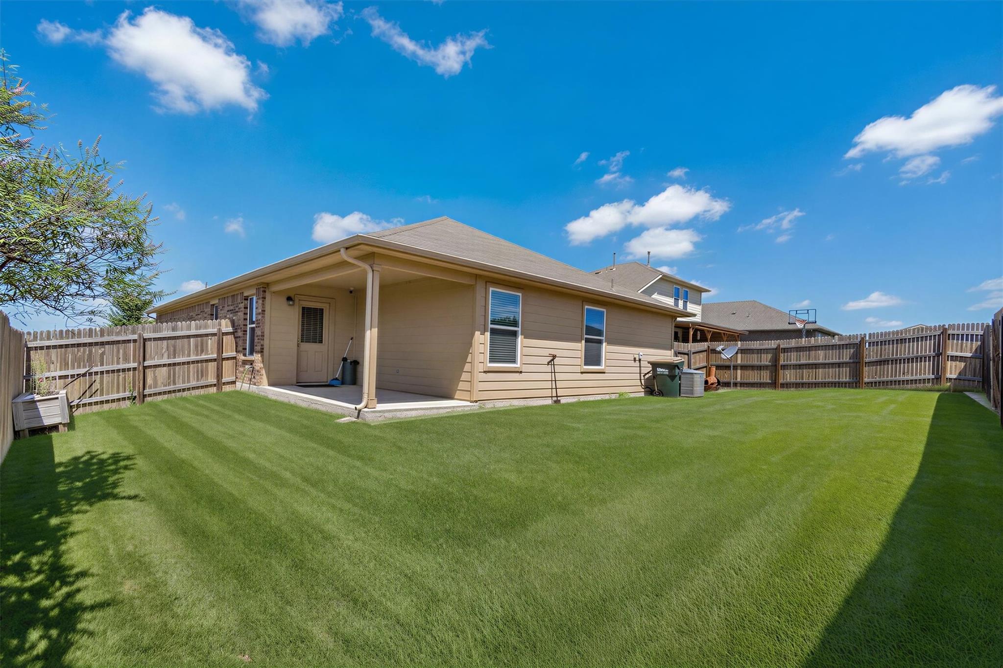 176 Dusky Thrush Dr Property Photo 24