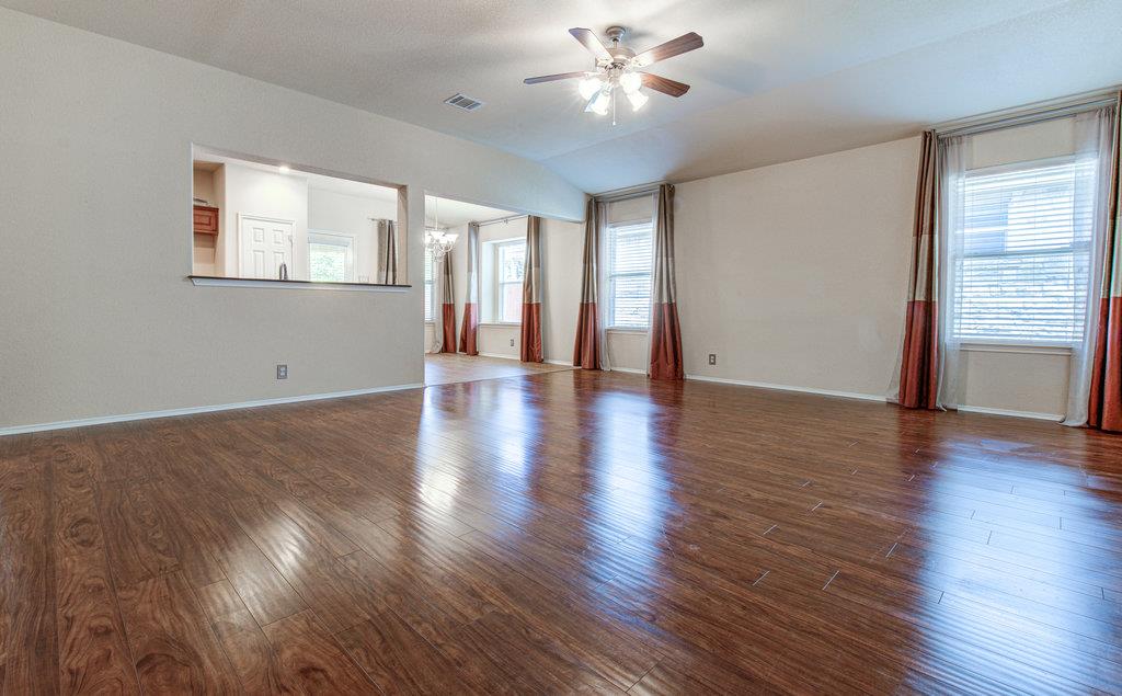 307 Riverine Way Property Photo 4