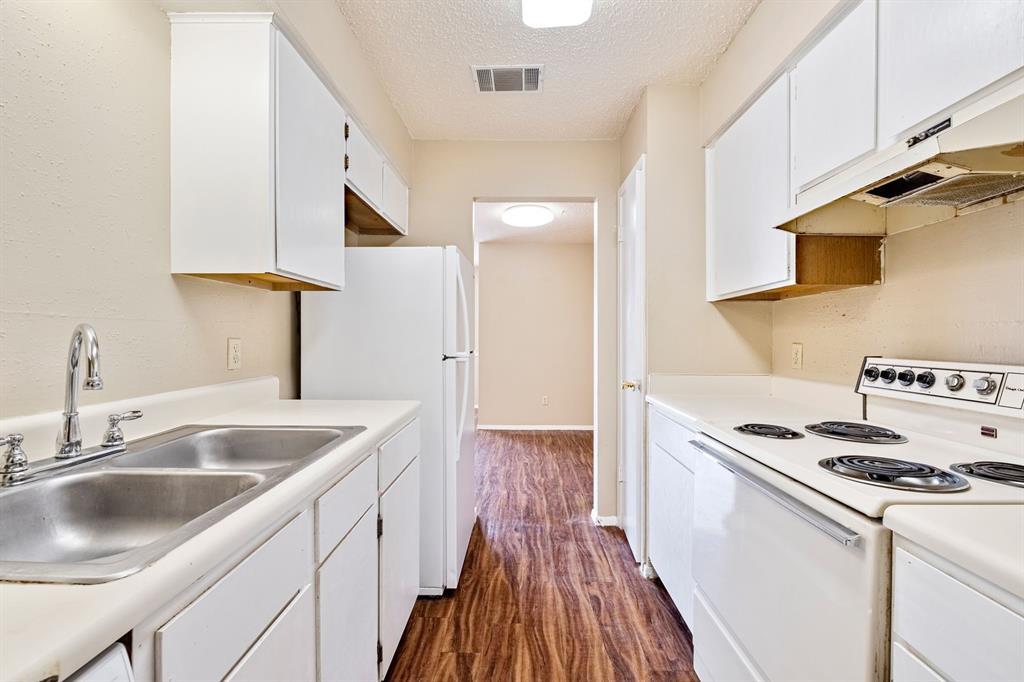 301 Craddock Ave #c Property Photo 2