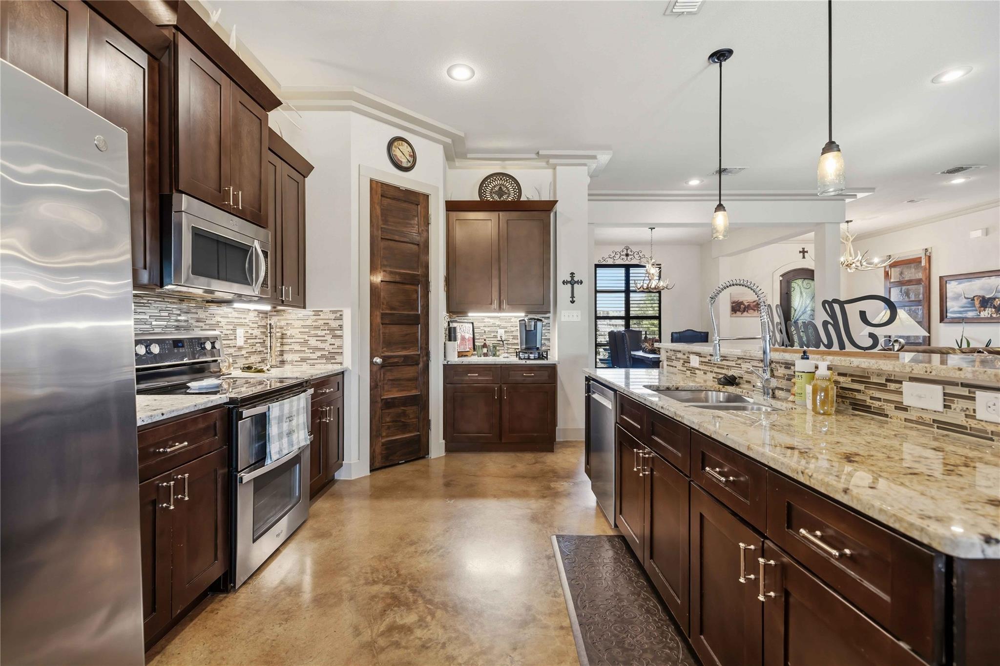 9428734 Property Photo 9