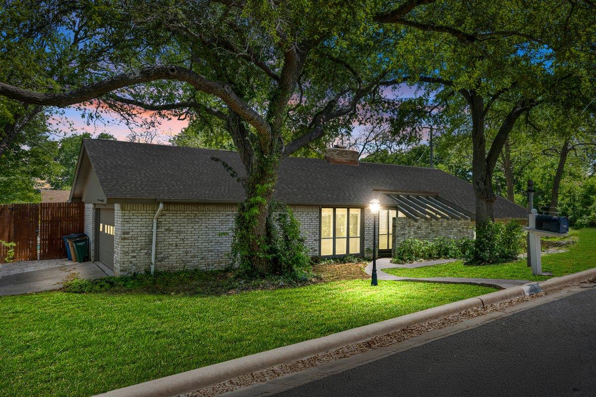 11525 Spring Hill Dr Property Photo
