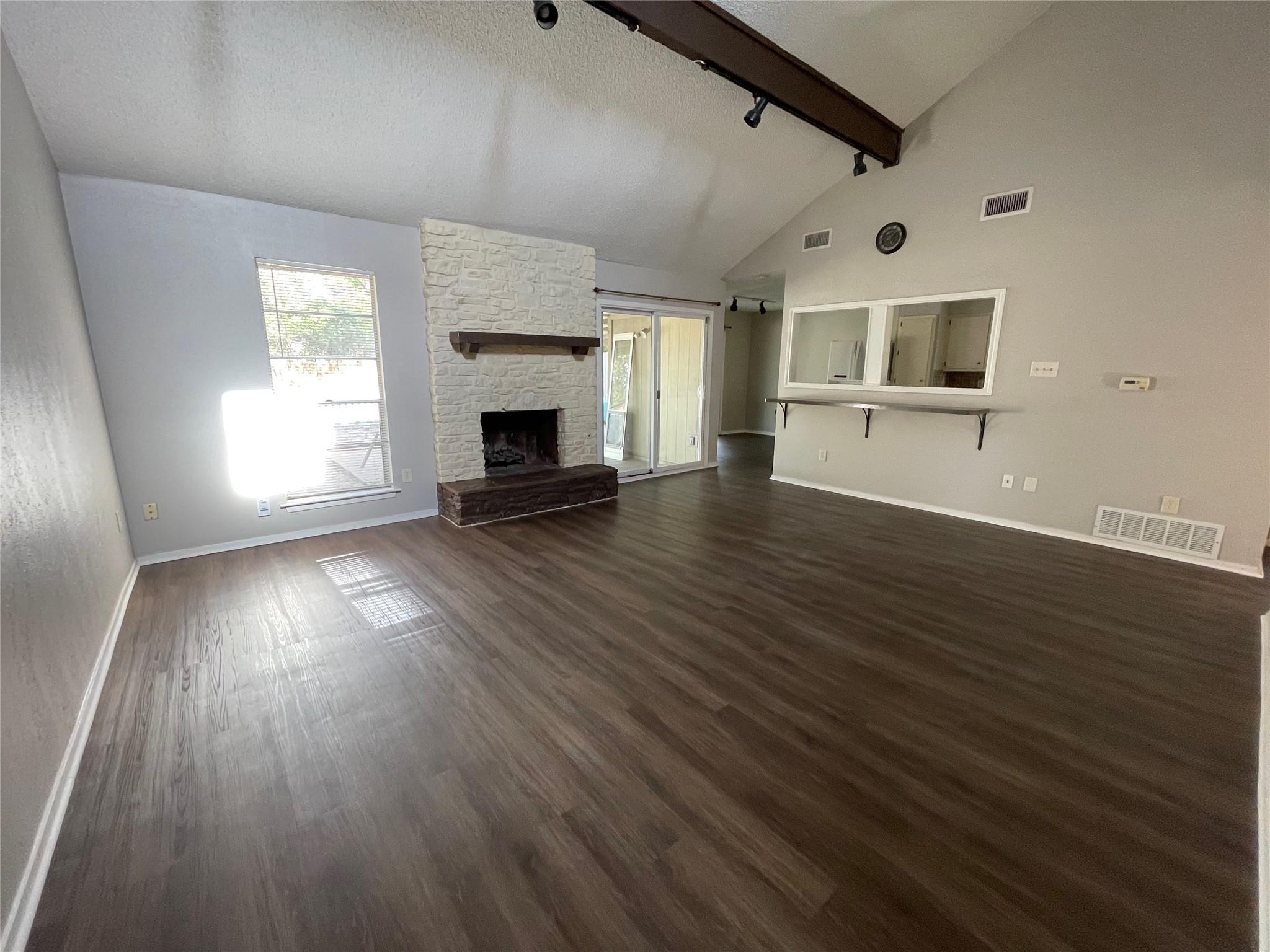 412 Blue Valley Dr Property Photo 2